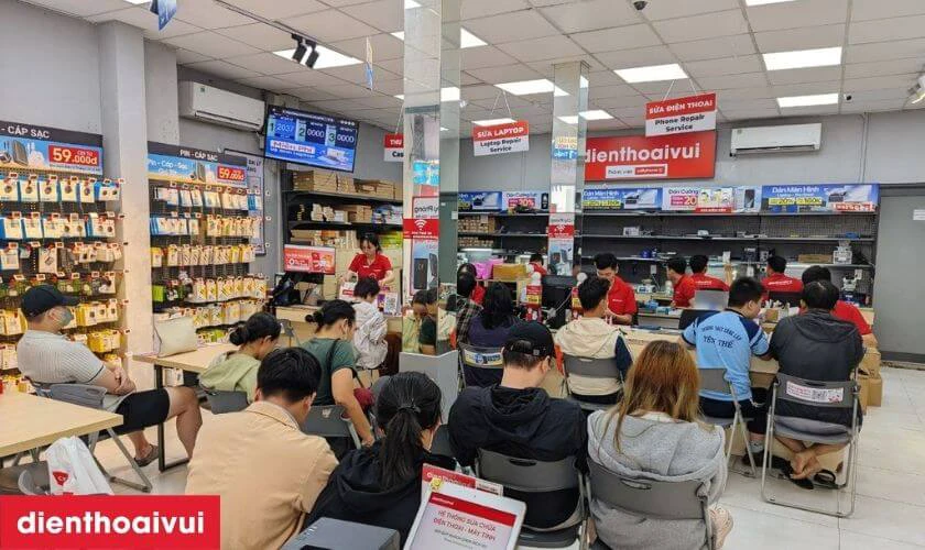 Cửa h&agrave;ng thay camera sau iPhone XS Max ch&iacute;nh h&atilde;ng Hatech