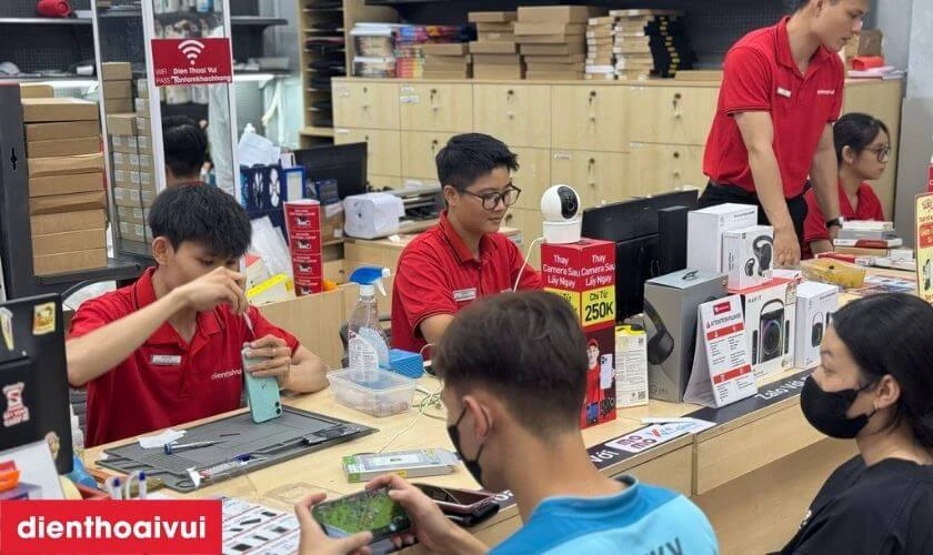 Dịch vụ thay camera sau tại Điện Thoại Vui uy t&iacute;n