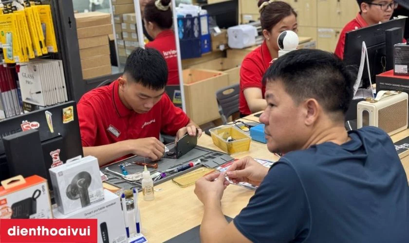 Quá trình thay thế được thực hiện bởi đội ngũ kỹ thuật viên có kinh nghiệm