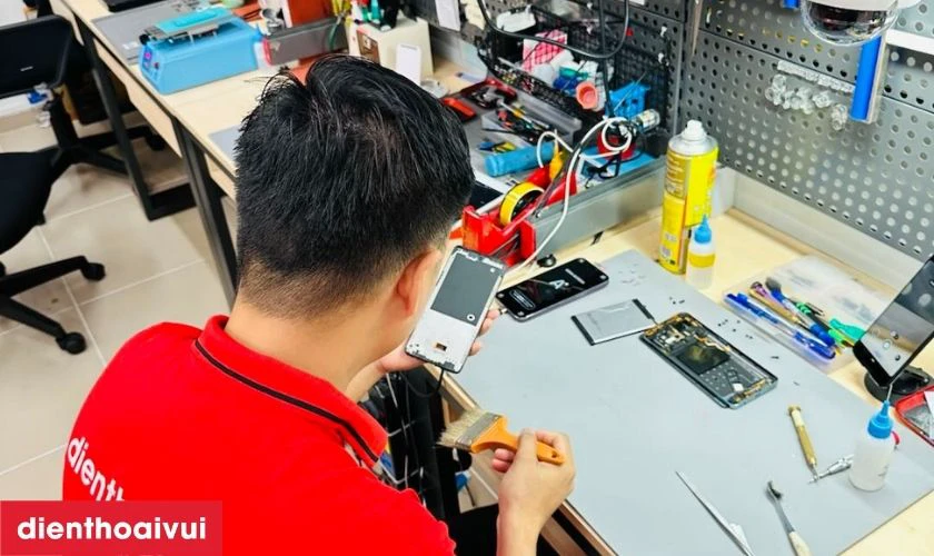Quy trình thay camera sau OPPO A3S uy tín tại Điện Thoại Vui