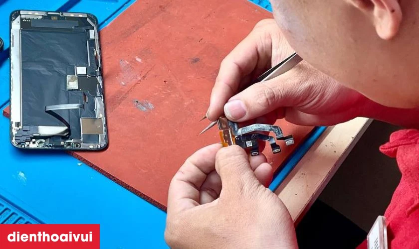 Quy tr&igrave;nh thay camera sau Oppo Find N3 chuy&ecirc;n nghiệp