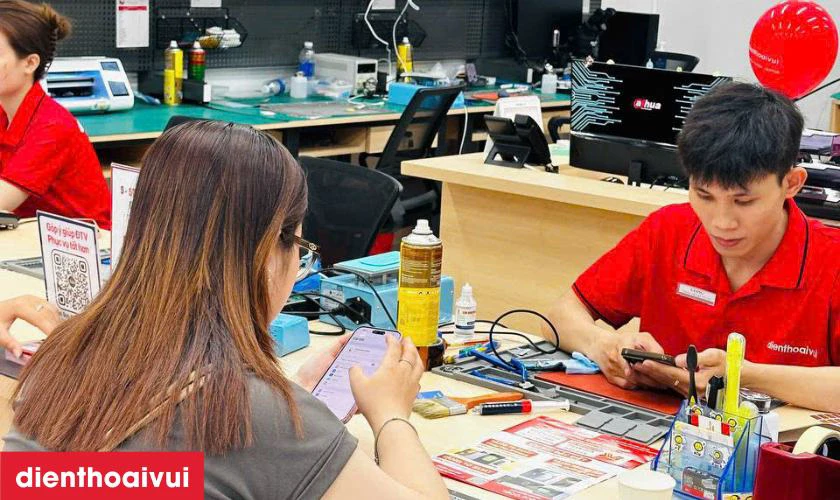 Đảm bảo linh kiện thay thế l&agrave; h&agrave;ng ch&iacute;nh h&atilde;ng v&agrave; quy tr&igrave;nh sửa chữa diễn ra nhanh ch&oacute;ng