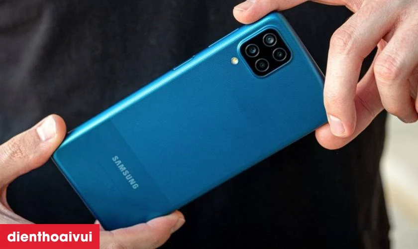 Khi n&agrave;o bạn cần thay camera sau Samsung Galaxy A12