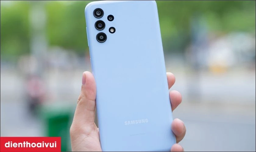 Khi n&agrave;o cần thay camera sau Samsung Galaxy A13?