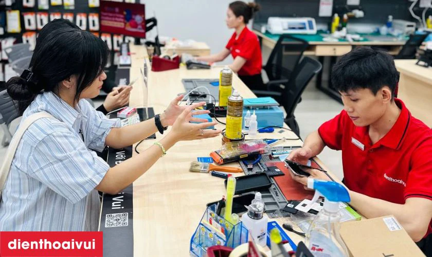 Quy tr&igrave;nh thay camera sau Samsung Galaxy A35 chuy&ecirc;n nghiệp, lấy ngay tại Điện Thoại Vui