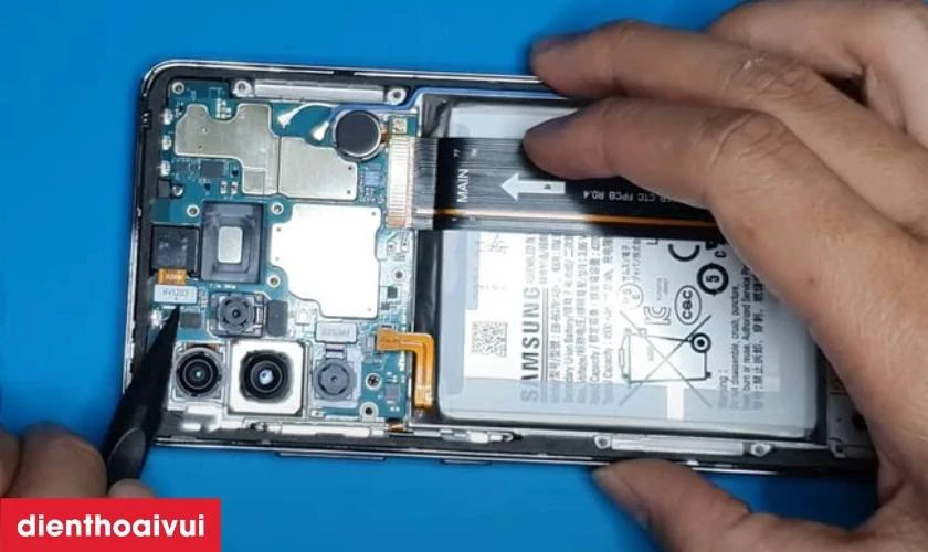 Cần lưu &yacute; g&igrave; trước v&agrave; sau khi thay camera sau Samsung Galaxy A71?