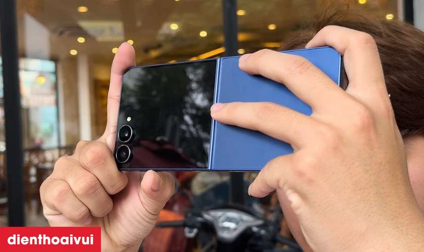 Có nên thay camera sau cho Samsung Galaxy Z Flip 7 không?