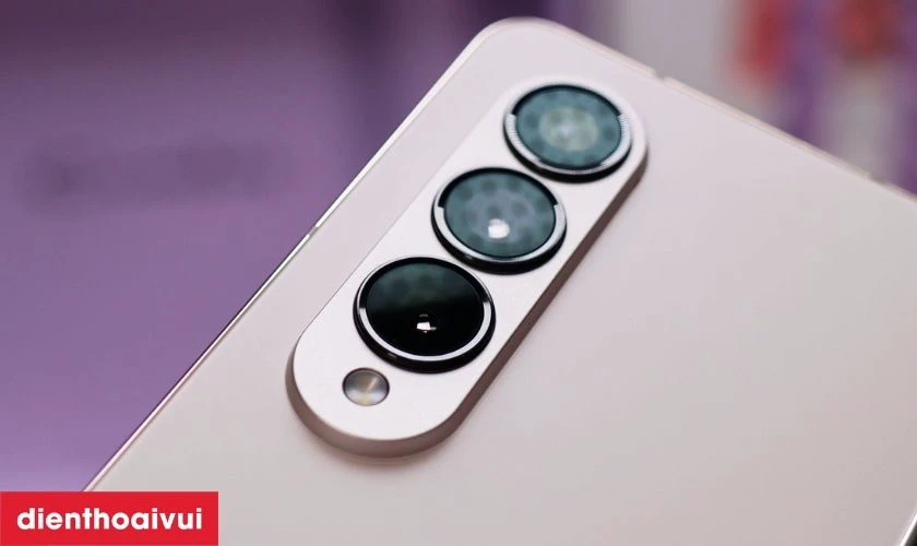 Thay camera sau Samsung Galaxy Z Fold 4 là gì?