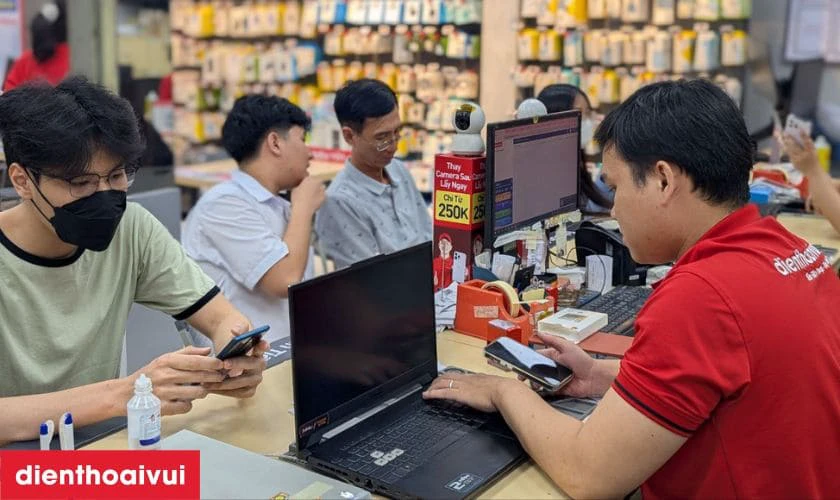Quy tr&igrave;nh thay camera sau Xiaomi chuy&ecirc;n nghiệp tại Điện Thoại Vui