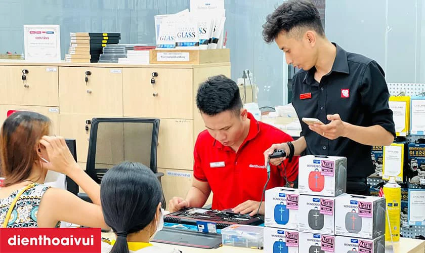Điện Thoại Vui - Dịch vụ thay camera trước iPad Gen 9 ch&iacute;nh h&atilde;ng, uy t&iacute;n