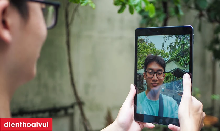 Cần l&agrave;m g&igrave; để tăng tuổi thọ camera trước iPad?