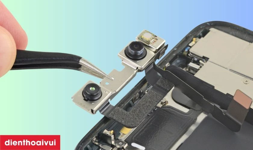 C&oacute; n&ecirc;n thay camera trước giữ Face ID cho 11 Pro kh&ocirc;ng?