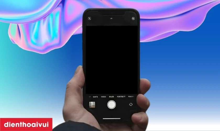 Camera trước mở ra với giao diện đen, kh&ocirc;ng thể chụp ảnh hoặc video call