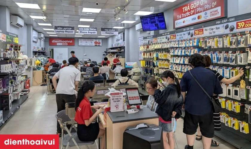 Điện Thoại Vui cung cấp dịch vụ thay camera trước GENA iPhone 12 Pro gi&aacute; rẻ, lấy liền