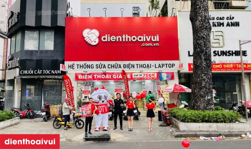 Dịch vụ thay camera trước iPhone 15 Pro Max ch&iacute;nh h&atilde;ng, lấy liền tại Điện Thoại Vui