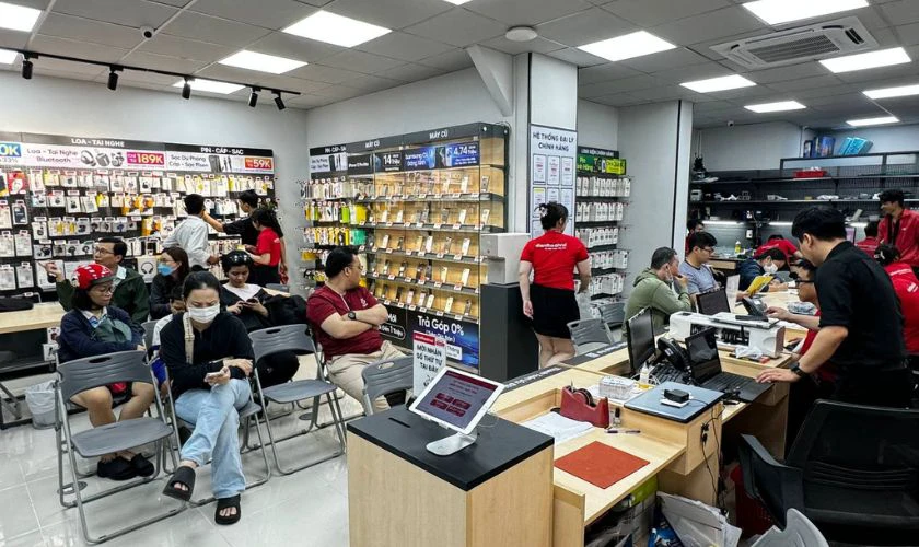 Địa chỉ thay camera trước 15 Pro Max ở đ&acirc;u uy t&iacute;n, lấy liền lại TPHCM v&agrave; H&agrave; Nội