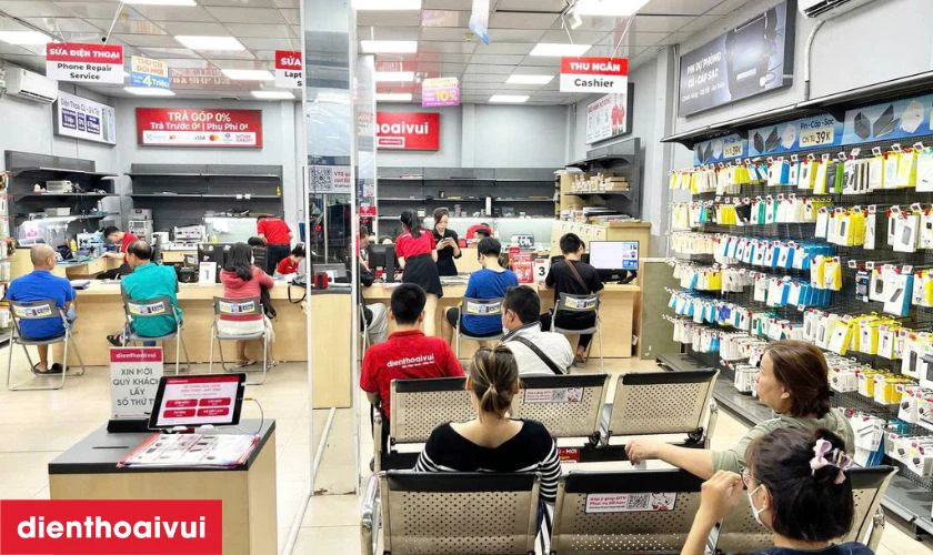 Cửa h&agrave;ng thay camera trước iPhone 15 Pro Max - giữ Face ID ch&iacute;nh h&atilde;ng, lấy liền tại Điện Thoại Vui