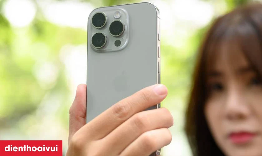 Đ&aacute;nh gi&aacute; camera trước điện thoại iPhone 16 Pro Max
