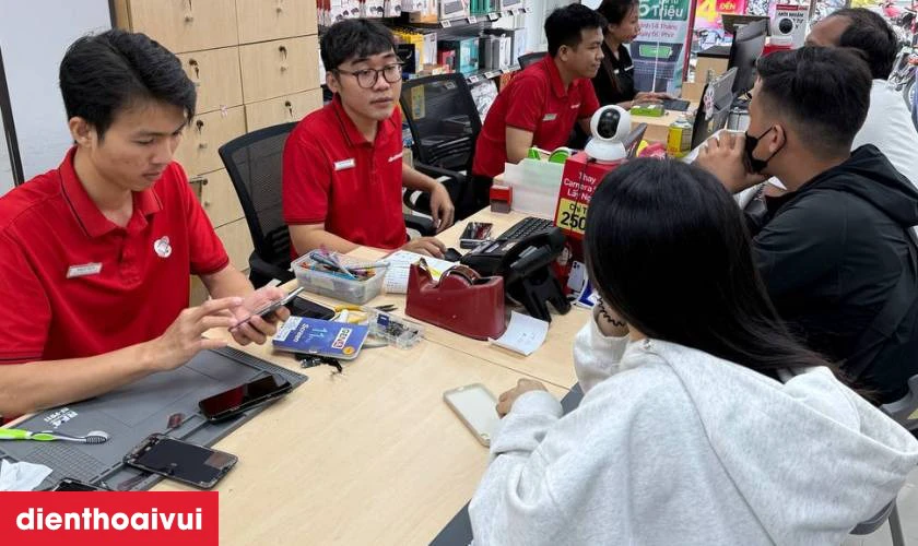 Dịch vụ thay camera trước iPhone 16 Pro Max ch&iacute;nh h&atilde;ng