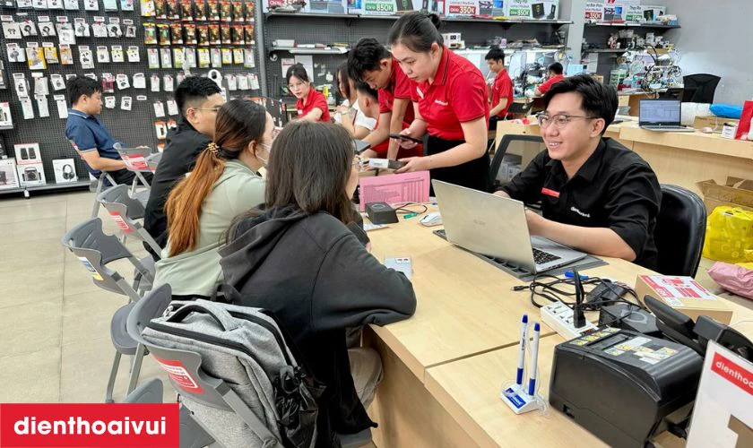 Địa chỉ thay camera trước Samsung Galaxy A05 uy t&iacute;n tại Điện Thoại Vui
