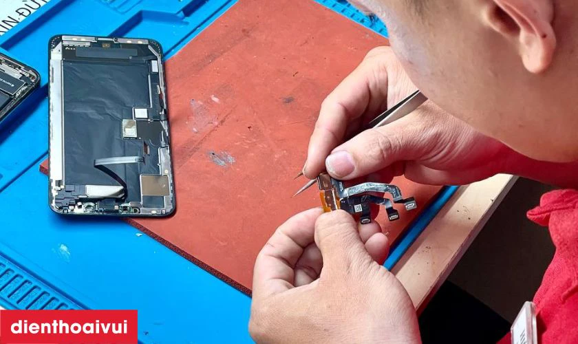 Quy tr&igrave;nh thay camera trước Samsung Galaxy A73 uy t&iacute;n tại Điện Thoại Vui
