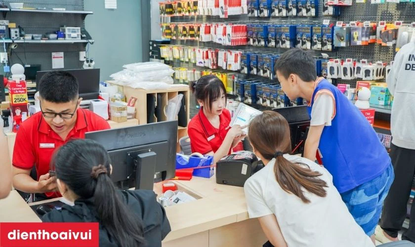 Quy tr&igrave;nh sửa chữa c&ocirc;ng khai, kh&aacute;ch h&agrave;ng được quan s&aacute;t trực tiếp