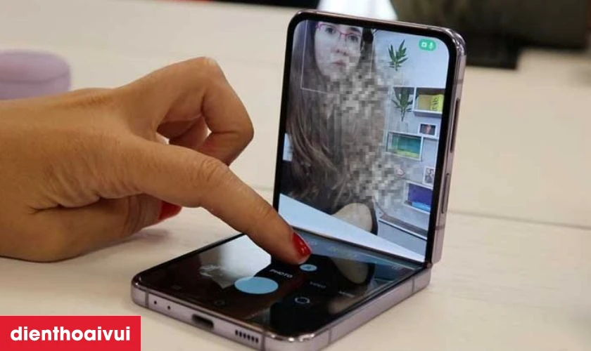 Dấu hiệu nào bạn cần thay camera trước Samsung Galaxy Z Flip 4
