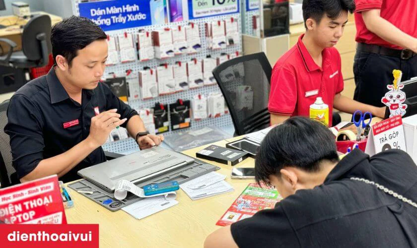 Quy tr&igrave;nh thay camera trước Samsung Z Fold 4 chuy&ecirc;n nghiệp lấy liền tại Điện Thoại Vui