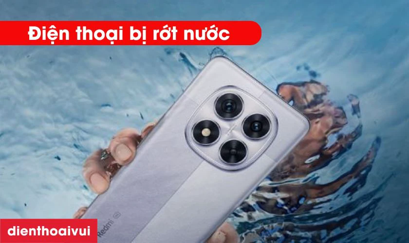 Điện thoại rơi v&agrave;o nước c&oacute; thể ảnh hưởng camera