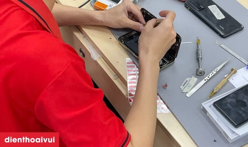 Quy trình cáp cảm biến cho 16 Plus tại Điện Thoại Vui