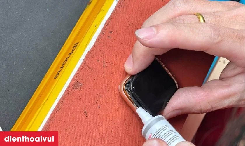 Quy tr&igrave;nh thay c&aacute;p m&agrave;n h&igrave;nh Apple Watch Series 8 loại A+ tại Điện Thoại Vui