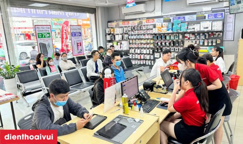 Dịch vụ thay c&aacute;p micro camera sau iPhone 13 Pro Max ch&iacute;nh h&atilde;ng, lấy liền tại Điện Thoại Vui