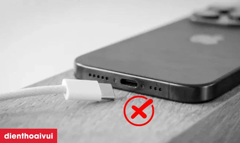 Thay cáp nguồn iPhone 16 Pro Max chính hãng GENA
