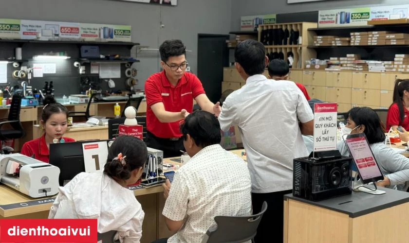 Quy trình thay cáp nguồn iPhone SE tại Điện Thoại Vui