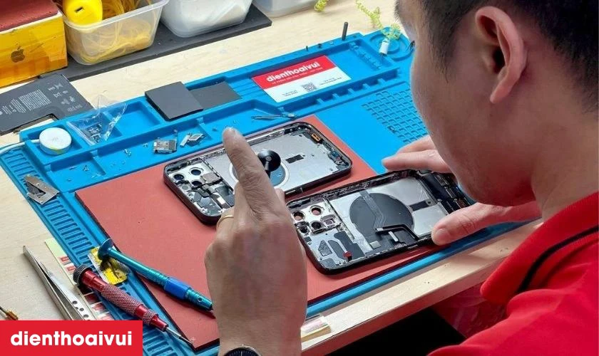 Quy tr&igrave;nh thay c&aacute;p nguồn iPhone XS ch&iacute;nh h&atilde;ng GENA tại Điện Thoại Vui