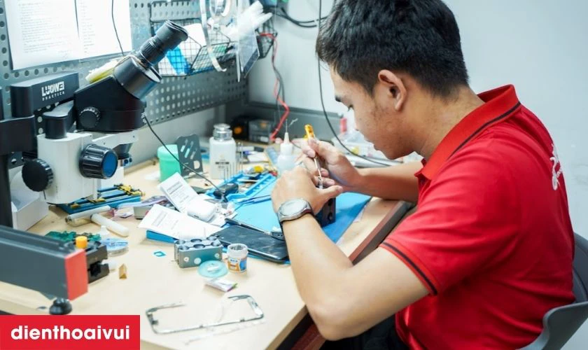 Sau khi thay xong, m&aacute;y được kiểm tra kỹ chức năng n&uacute;t nguồn