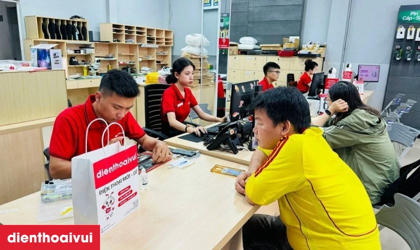 Quy tr&igrave;nh thay c&aacute;p nguồn volume Samsung Galaxy A9 2018 lấy liền tại Điện Thoại Vui