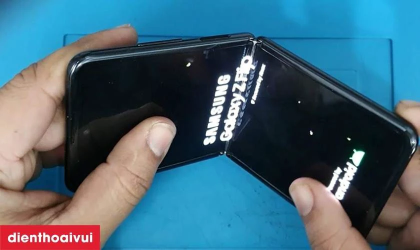 Nguy&ecirc;n nh&acirc;n main Samsung Galaxy Z Flip 3 bị hư hỏng