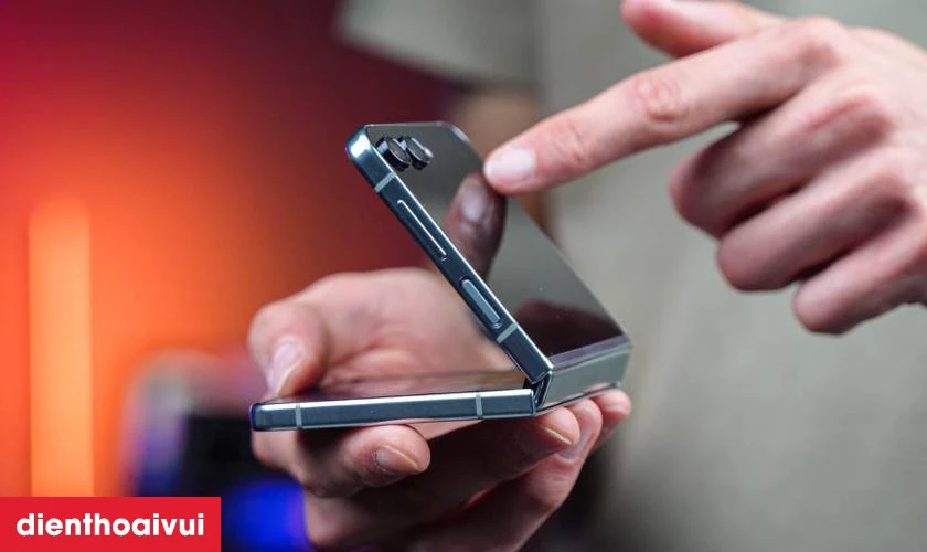 Nguy&ecirc;n nh&acirc;n Samsung Galaxy Z Flip 4 bị hư hỏng