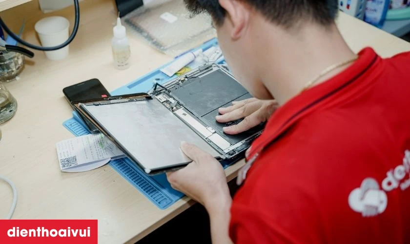 Quy trình thay chân sạc iPad Mini 6 chính hãng Safety chuyên nghiệp lấy liền tại Điện Thoại Vui