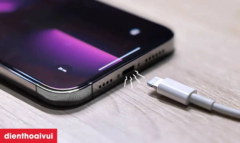 Nguy&ecirc;n nh&acirc;n ch&acirc;n sạc điện thoại iPhone 11 Pro Max bị hư hỏng