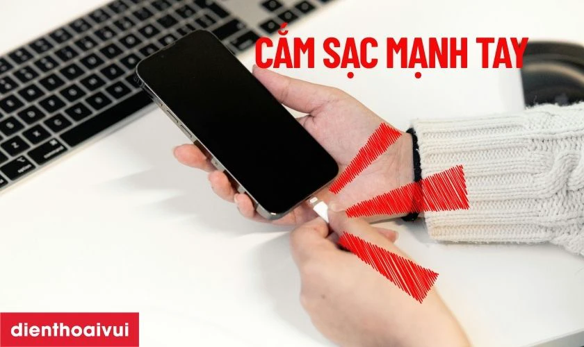 Nguy&ecirc;n nh&acirc;n ch&acirc;n sạc iPhone 12 Pro bị hư hỏng