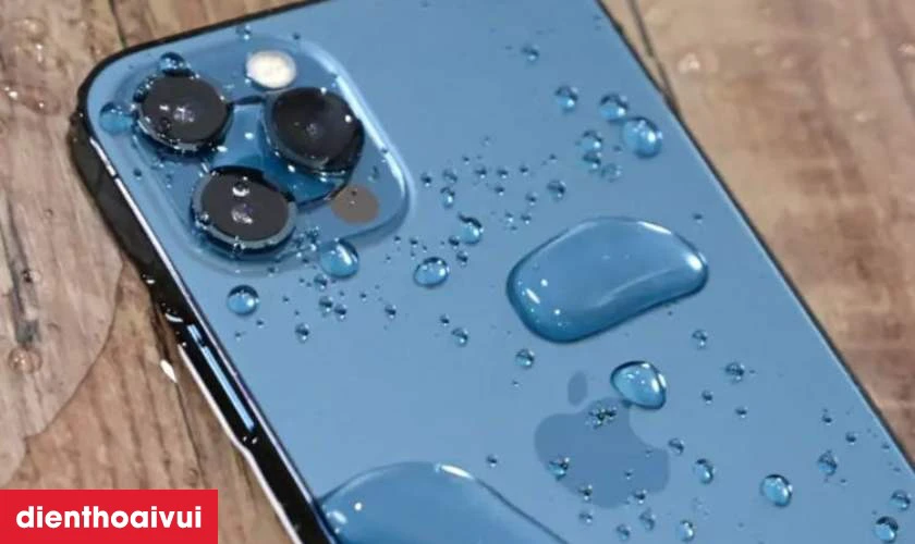 Nguy&ecirc;n nh&acirc;n khiến c&aacute;p sạc kh&ocirc;ng d&acirc;y NFC iPhone 13 bị hư hỏng
