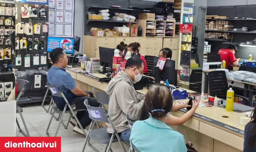 Địa chỉ thay cáp sạc không dây NFC iPhone 15 uy tín
