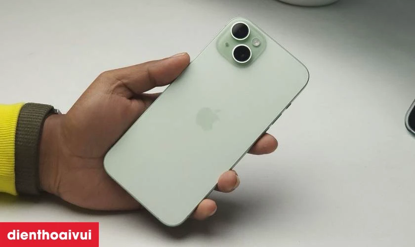 Thay c&aacute;p sạc kh&ocirc;ng d&acirc;y NFC iPhone 15 Plus