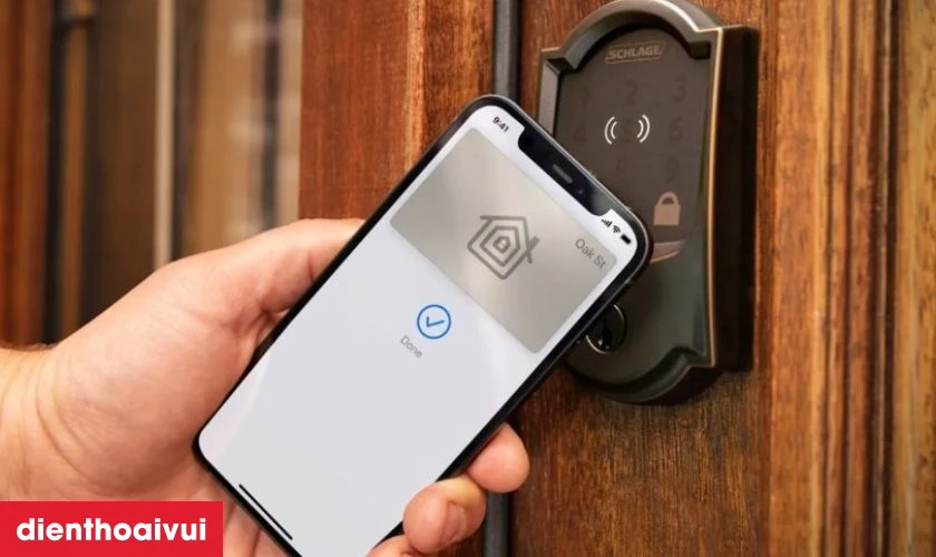 Thay c&aacute;p sạc kh&ocirc;ng d&acirc;y NFC iPhone 15 Pro