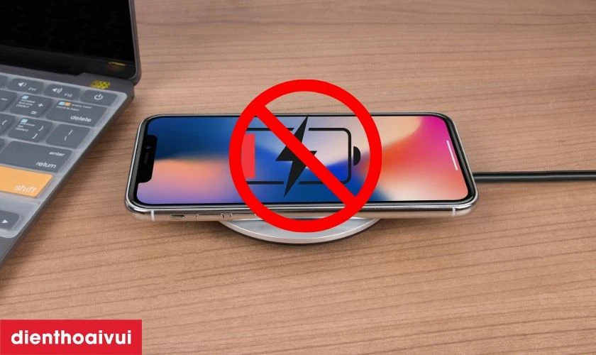 Dấu hiệu iPhone XR bị lỗi c&aacute;p sạc kh&ocirc;ng d&acirc;y NFC