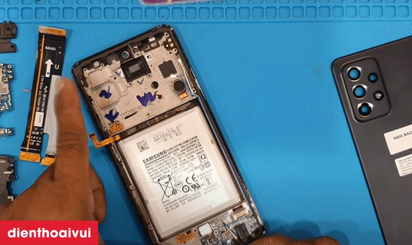 Quy tr&igrave;nh thay c&aacute;p sạc Samsung chuy&ecirc;n nghiệp tại Điện Thoại Vui