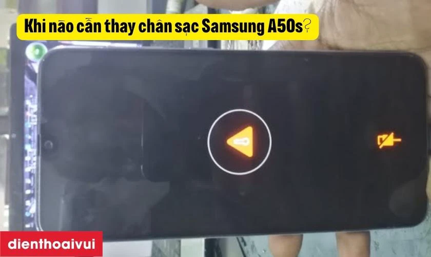 Khi n&agrave;o cần thay ch&acirc;n sạc điện thoại Samsung?