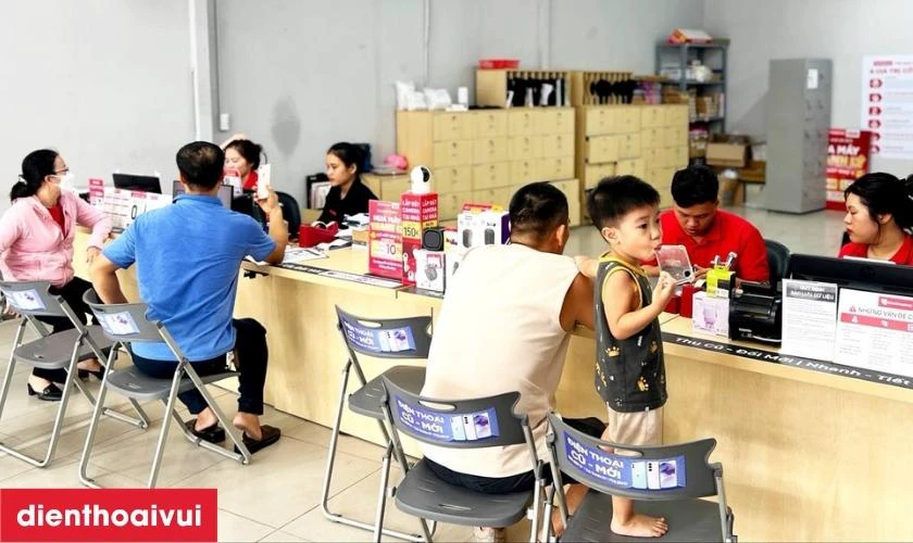 Quy tr&igrave;nh nhanh ch&oacute;ng, linh kiện chuẩn tại Điện Thoại Vui